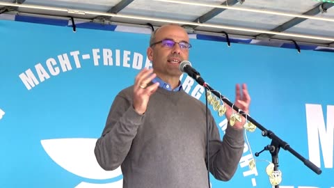 Dr. Rainer Rothfuß bei Friedensdemo in Ravensburg am 30.04.2023