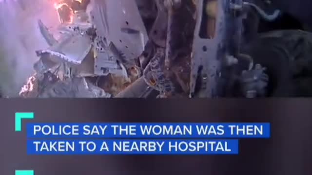 VIDEO SHOWS POLICEPULLING WOMAN FROMBURNING CAR