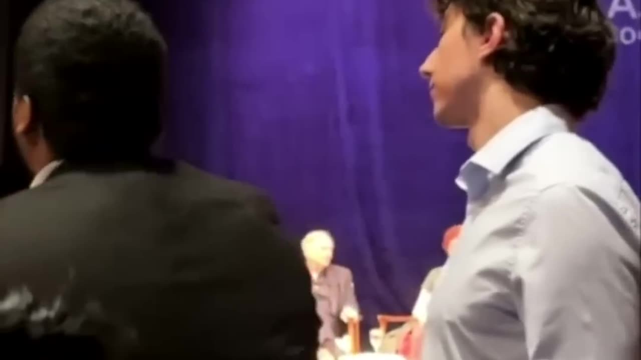 Audience member thrown out after calling for US-China co-operation