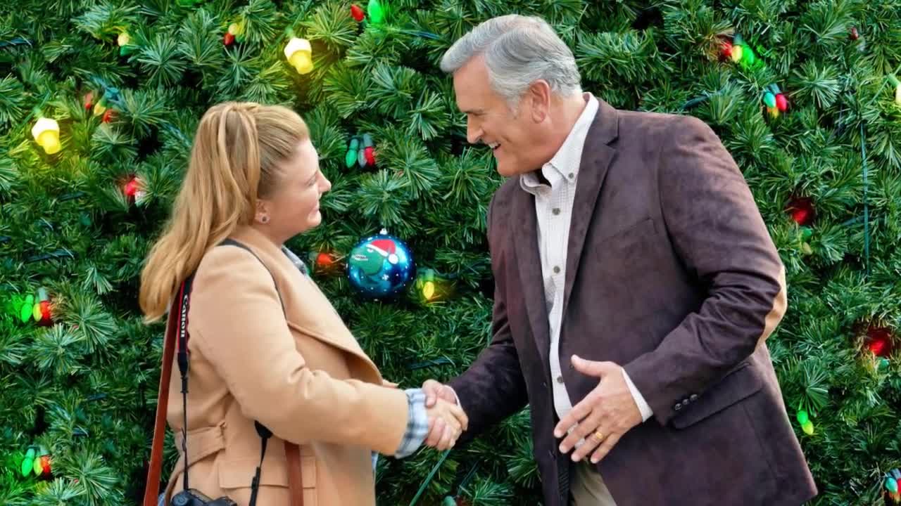 Jaicy Elliot & Bruce Campbell In My Southern Family Christmas On Hallmark