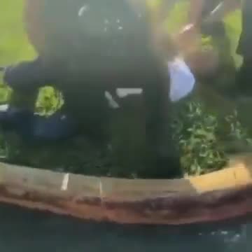 Cop smashes man face with knee attempts to crush his head