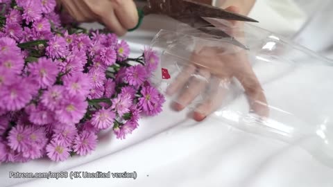 How to make a flower vase with a plastic bottle | beautiful flower arrangement