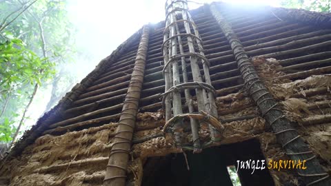 Stunning! Grass Roof Villa around Swimming Pool Built in Deep Jungle by Ancient Skills