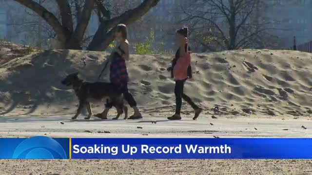 Chicagoan soak up one last summer-like day before cold weather returns