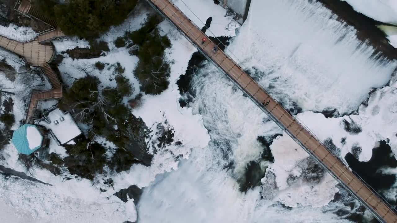 Most dengarous water fall bridge