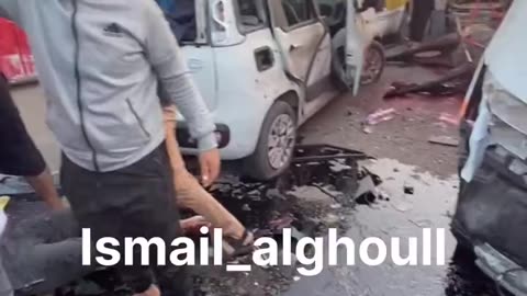 A Gaza intanto gli israeliani colpiscono anche le ambulanze, ospedali, scuole e chiese.