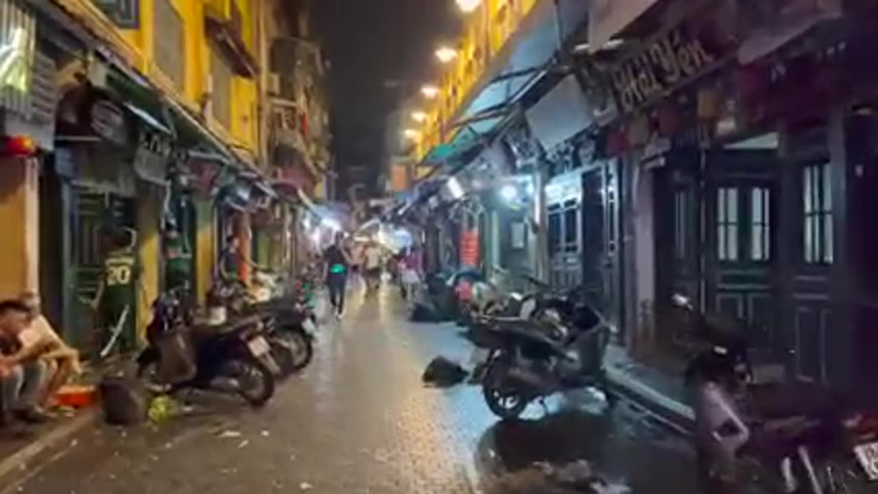 Exploring the Vibrant Nightlife of Vietnam: A Look at the Night Street Views- 2023