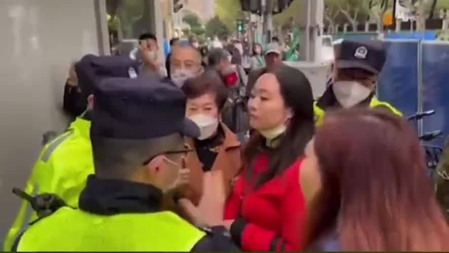 Shanghai Police are Grabbing Phones to Search Citizens for Ties to the Protests