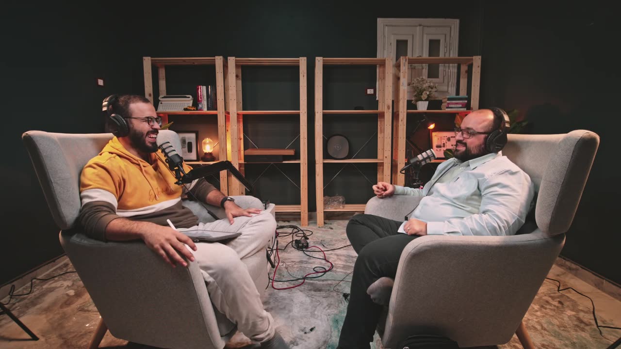 بودكاست مع عمر عبدالرحيم - تعرض للخطف واشتغل ٢٦ شغلانة قبل الانجليزي