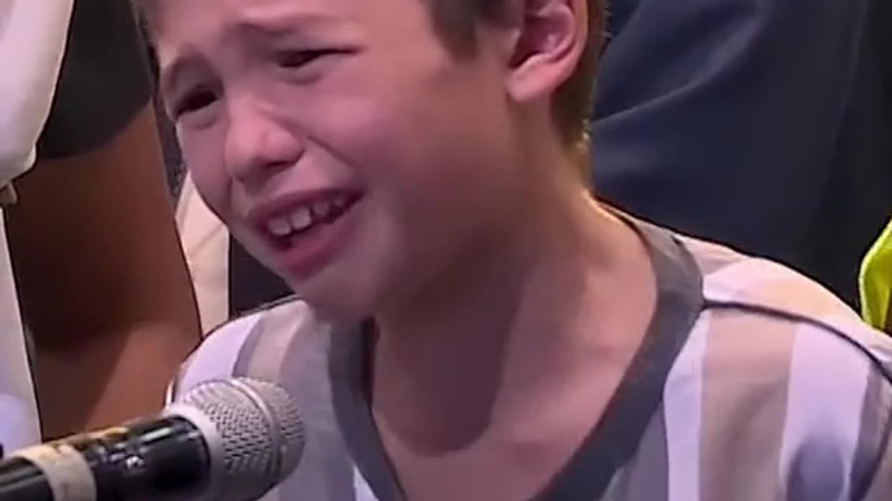 Boy getting emotional while talking Mufti Menk