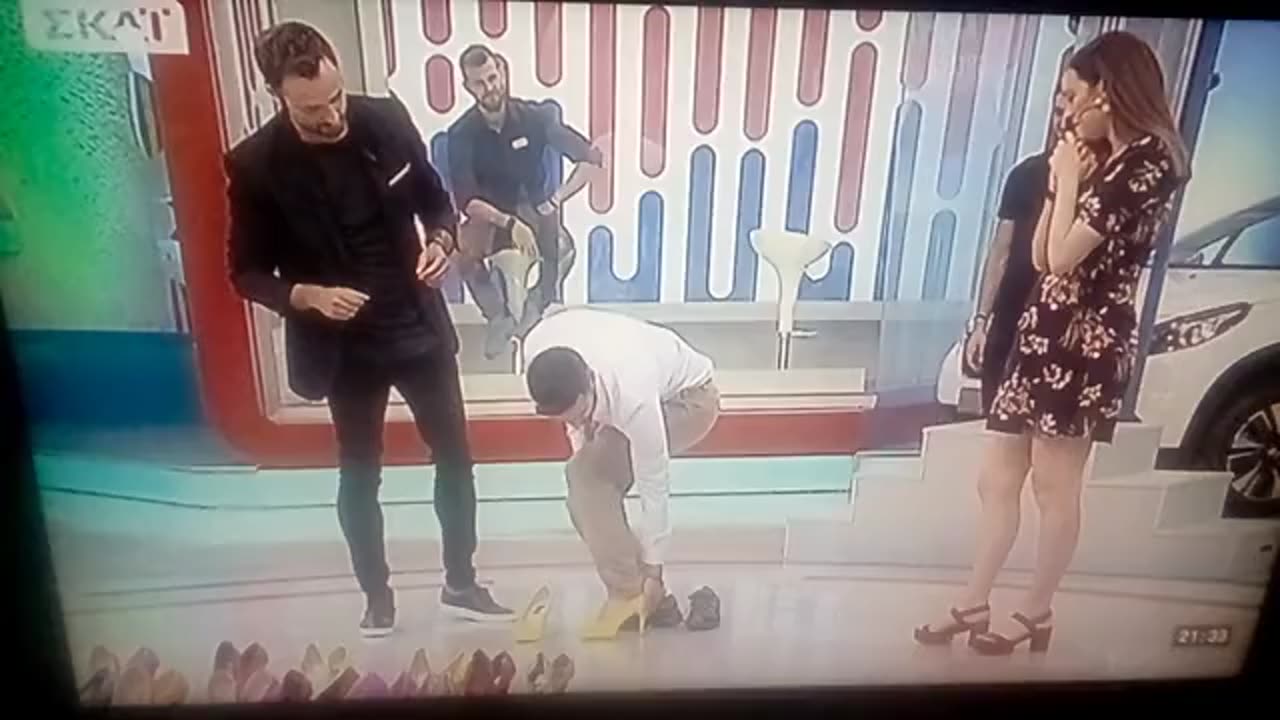 ΞΕΦΤΙΛΕΣ ΝΕΟΕΛΛΗΝΕΣ ΠΟΥΣΤΟΡΑΓΙΑΔΕΣ