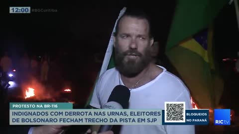 Caminhoneiros bolsonaristas fazem protestos e fecham estradas pelo Brasil