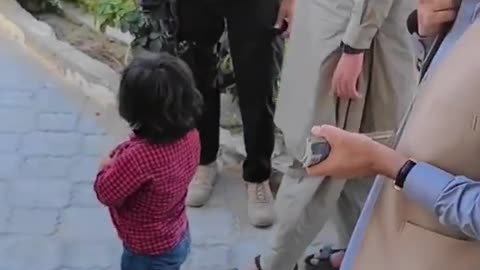 Haji azhar talk with child