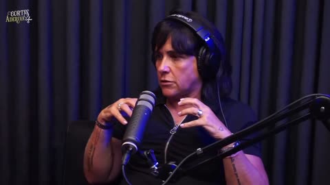 DELEGADA CONTA CASOS QUANDO TEM QUE PRENDER GENTE PODEROSA! À Deriva Cortes