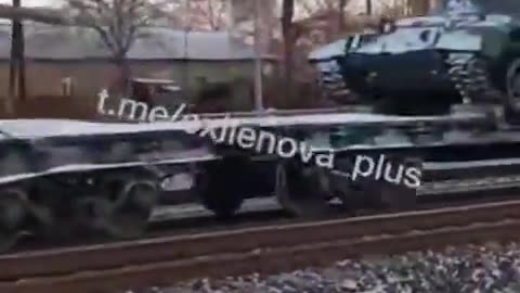 Russia: 60 year old T-62 tanks spotted on a train in Rostov heading to the frontline in Ukraine