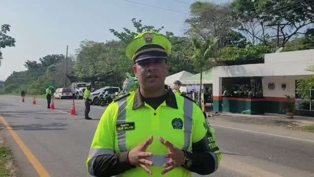 carros y policía de tránsito