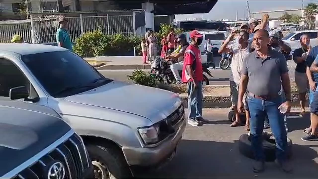 Bloqueo en La Cordialidad: habitantes de Villas de La Candelaria protestan