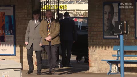 Queen Elizabeth II leaves Norfolk late to return to London