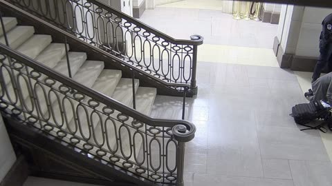 7208USCH01PlazaStair37toRotunda_2021-01-06_13h45min44s777ms.mp4