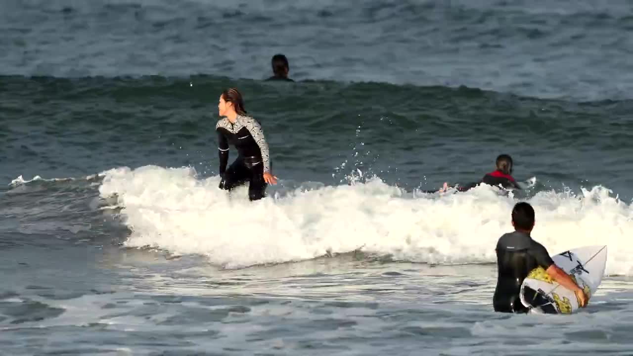 Japanese beauty pro surfer Maiko Miyasaka