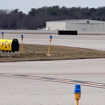 Pilot trainee walked through emergency landing over the radio