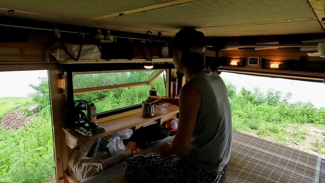 Truck camping in rainy days, accompanied by the sound of rain, enjoy and decompress