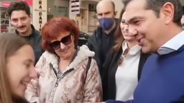 «Πάω σχολειο ακόμη,πρώτη φορά θα σε ψηφίσω. Εύχομαι να είστε πρώτος».