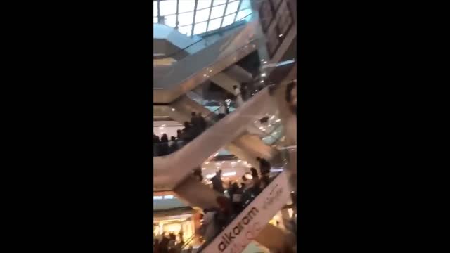 Centaurus Mall caught fire in the Pakistani capital Islamabad