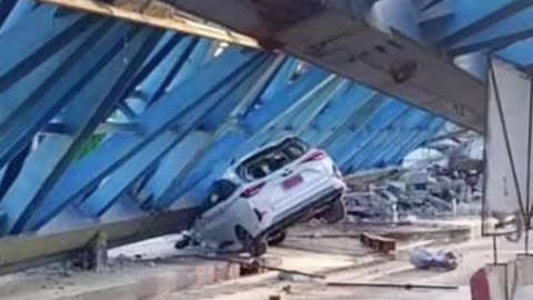 Bridge collapse scenes