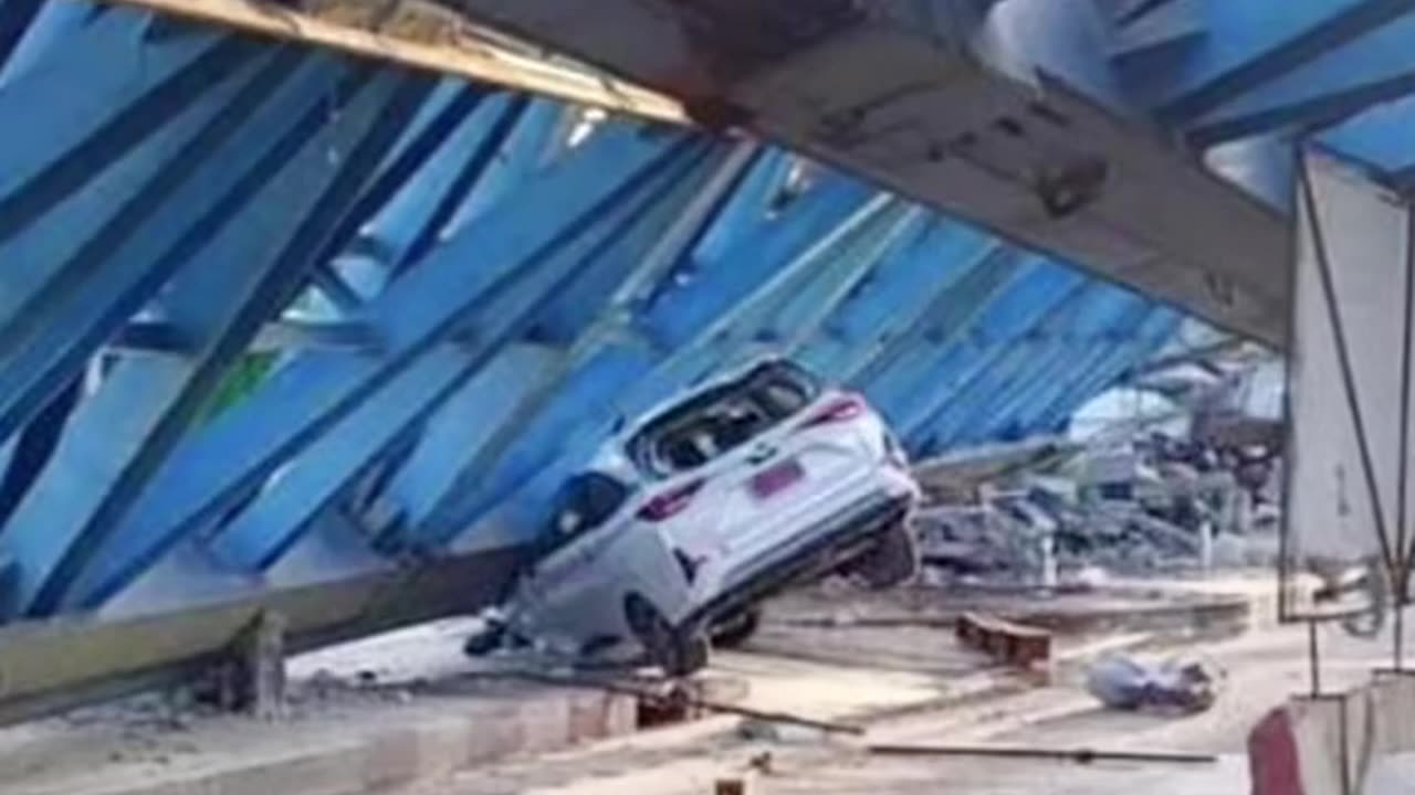 Bridge collapse scenes