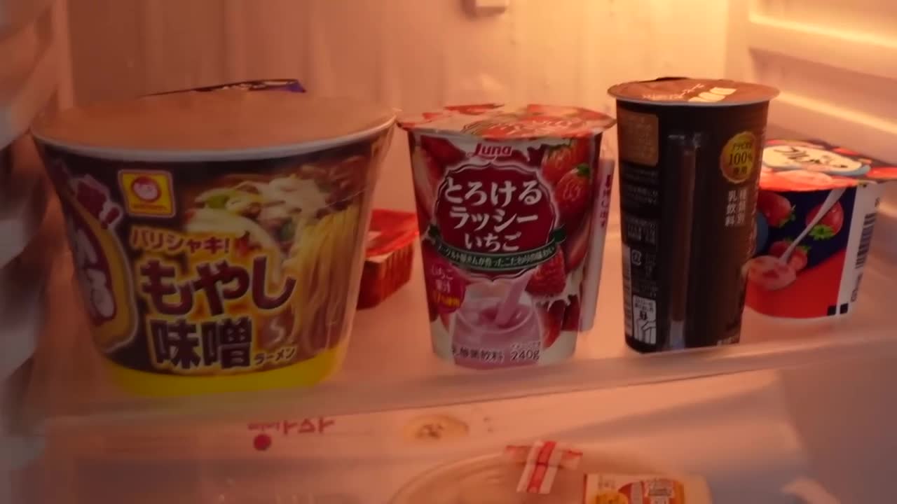 Living Alone in Japan 🍰 what i eat, 7-eleven food, conveyer belt sushi & cake vending machine japan