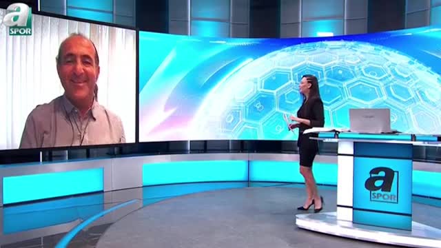 Cat slaps sports analyst on live TV😂