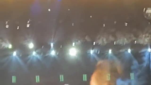 The audience of 65,000 people sang "People Like You" and Adele was moved to tears.
