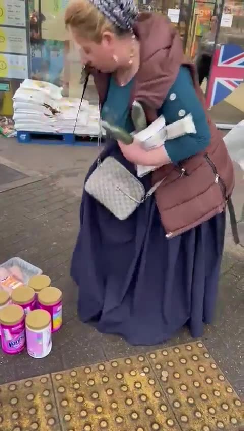 Migrants go "shopping" UK