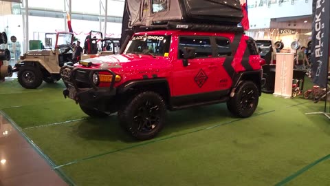 Toyota FJ with ROOF TENT