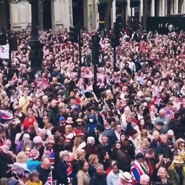 British patriots demonstrate against "their king"