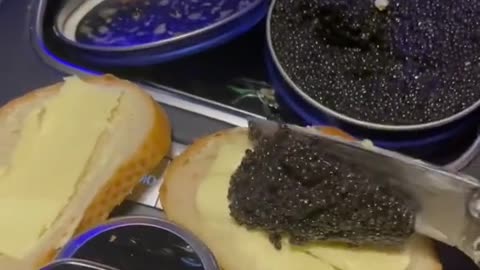 el caviar no sabe bien.