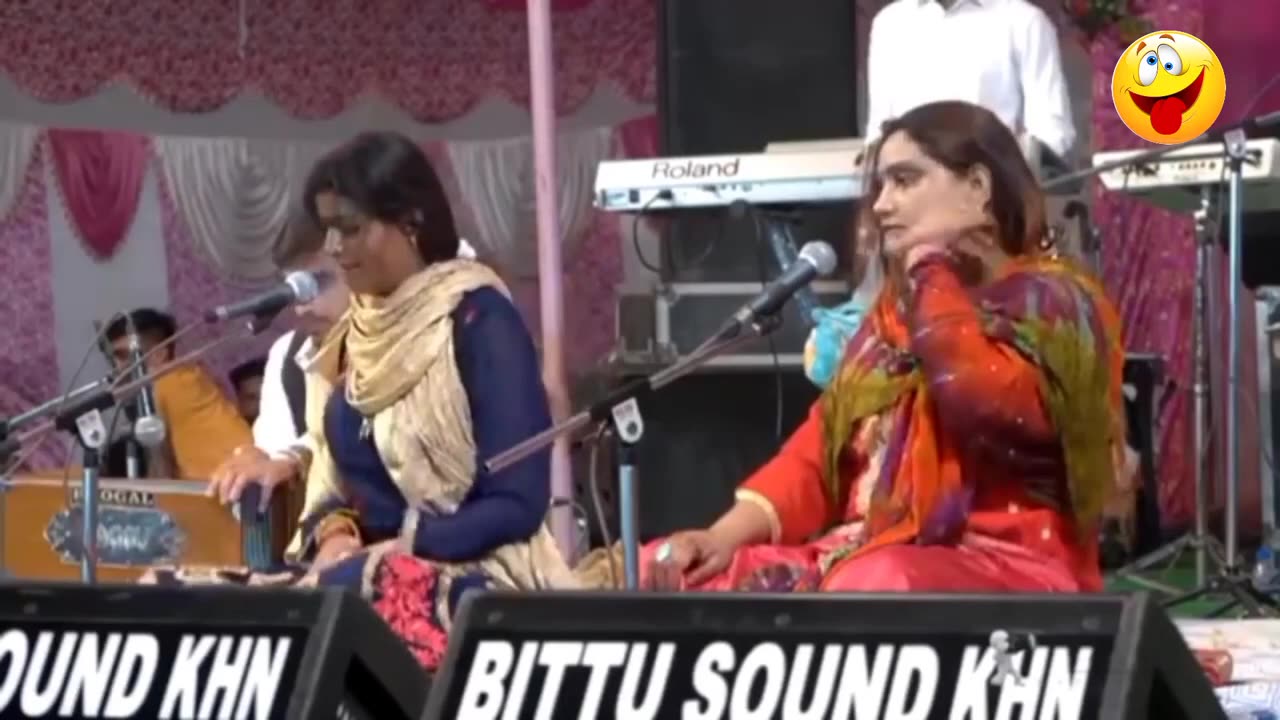 Funny Indian contestant singer video