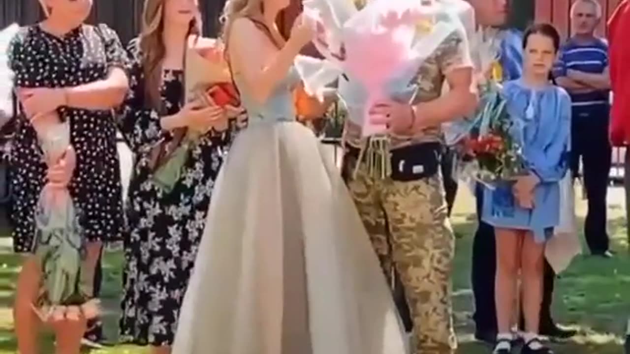 Meeting between a soldier of Ukraine and his daughter at her graduation.