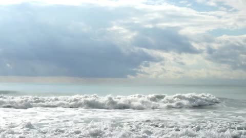 Relaxar Meditar e Dormir , Com Belas Ondas ( Criação Louva a Deus ! )