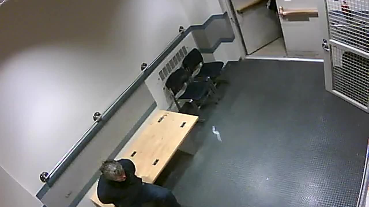 1657HQOB02PrisonerProcessingLobby_2021-01-06_17h40min00s753ms.mp4