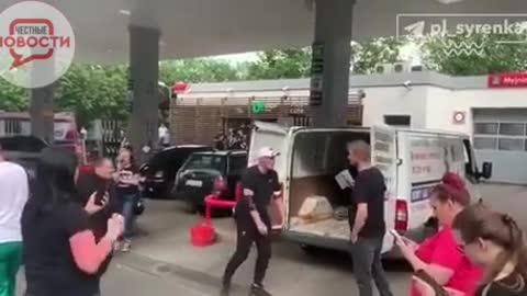 Poláci protestují proti cenám benzínu na čerpacích stanicích