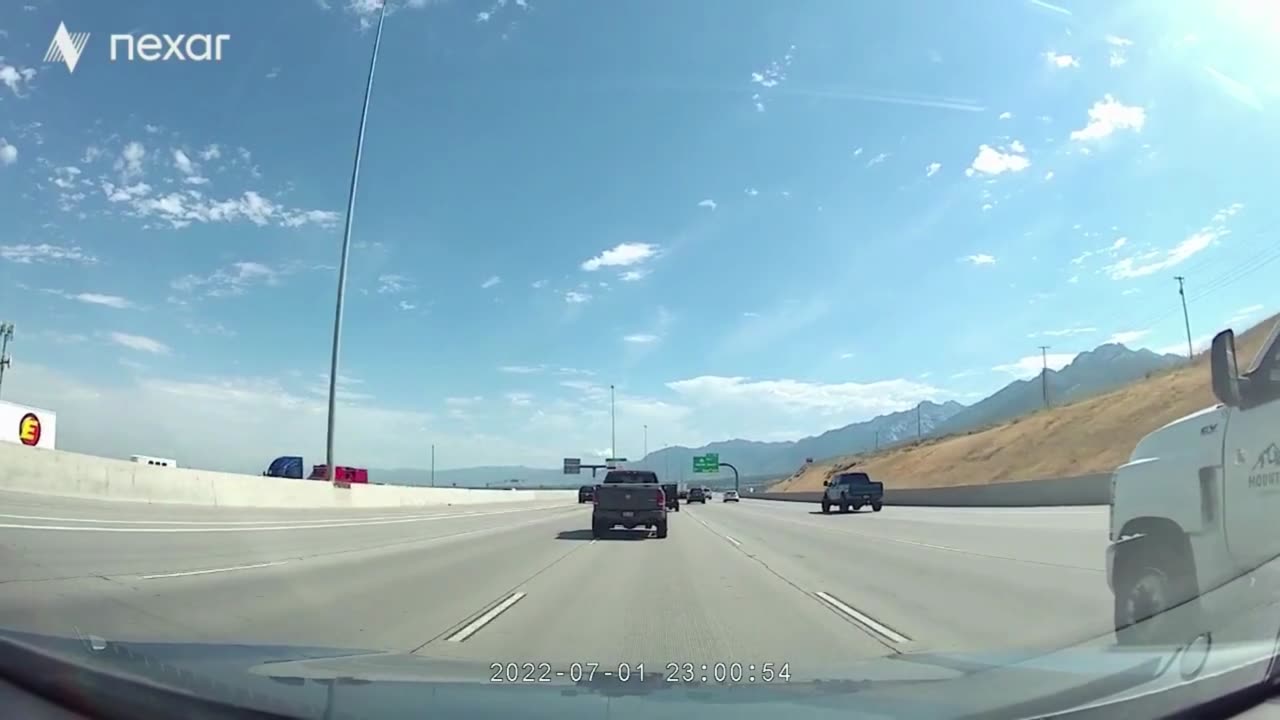 Tesla Autopilot Avoids Collision on Highway-Crazy Dash Cam Scenes