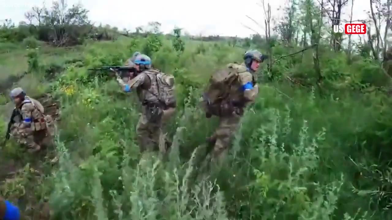 ATTACK FOOTAGE!! Ukrainian Troops Brutally shot dozens Russian soldiers trapped in Zaporizhzhia