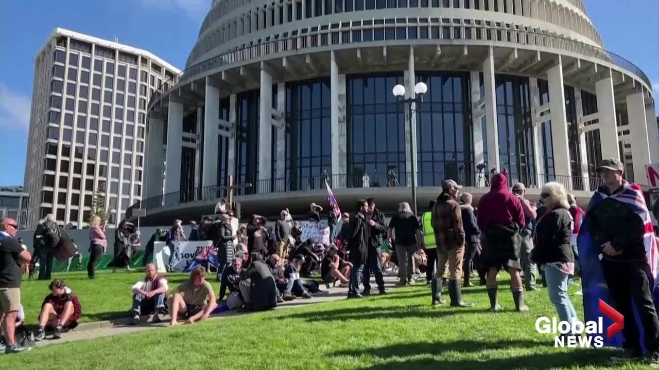 New Zealand protests: Thousands rally against government's pandemic response outside parliament