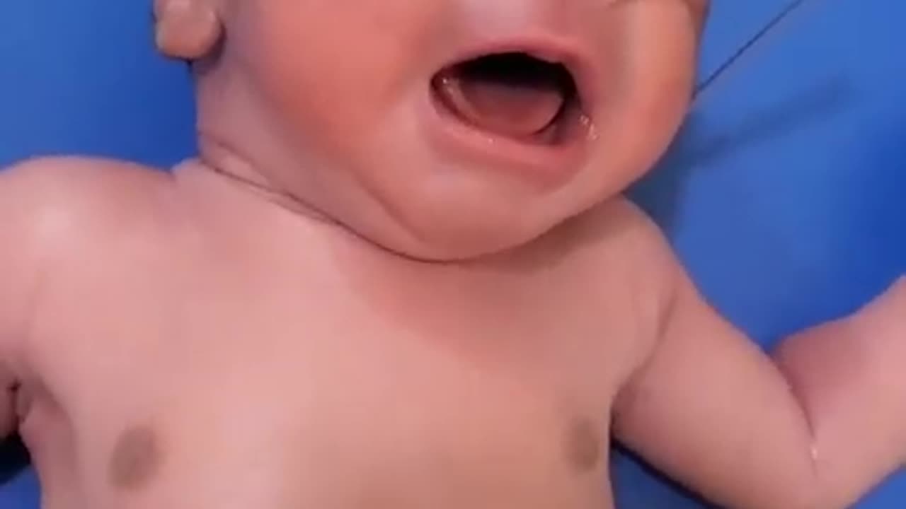 new born baby crying after birth 2023