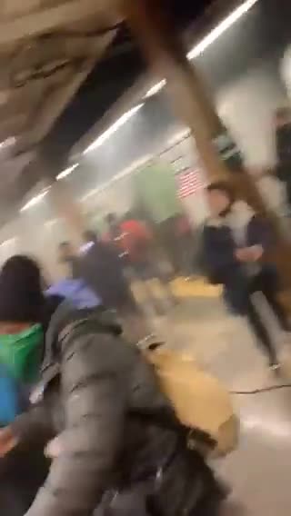 Panic on NYC subway after shooting