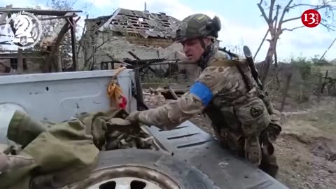 Ukrainian troops fighting invaders in destroyed houses - "We hit Russians with their own ammunition"