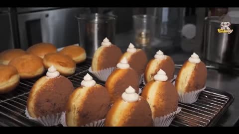 Fill the doughnut with cream. Do you like it