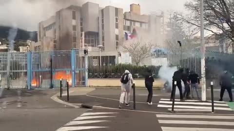 Nel frattempo in Corsica nell'assoluto silenzio dei Media